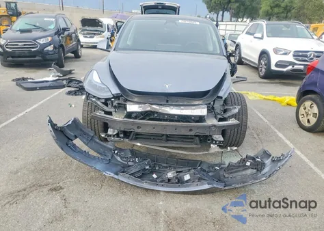 2025 Tesla Model Y z USA, uszkodzony, nr VIN 7SAYGAEE6SF278921